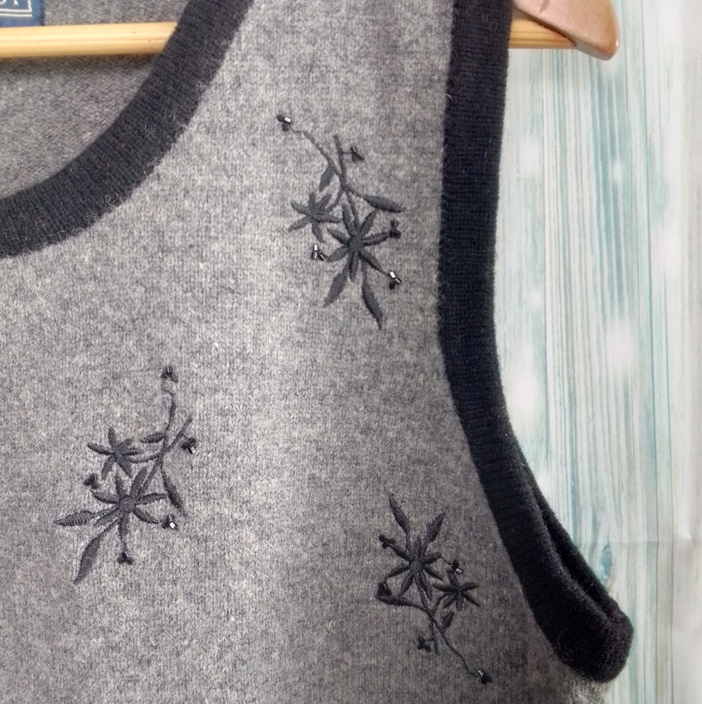 Herman Geist lambswool sweater vest with beadwork - Picture 3 of 6